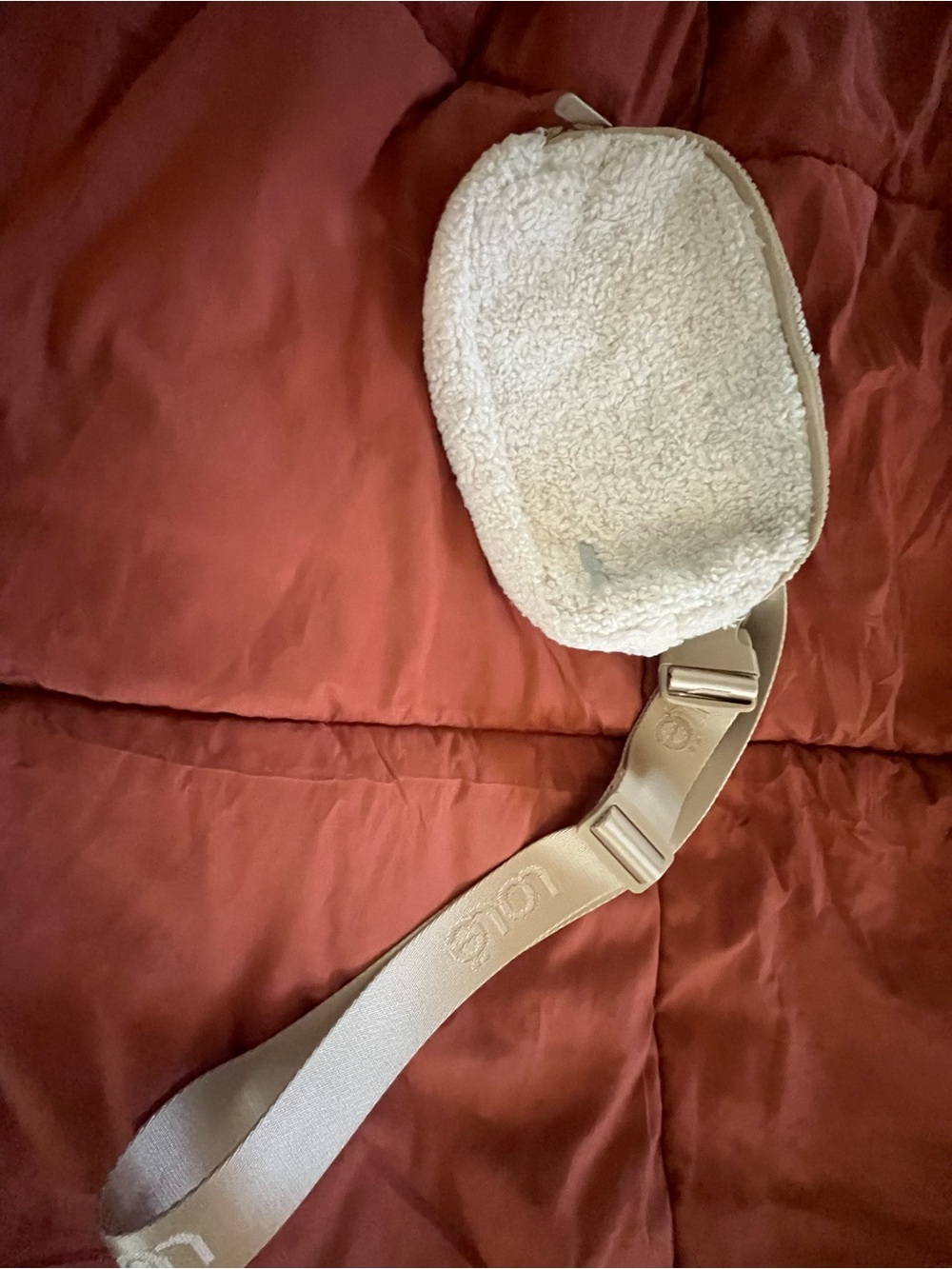 Lole Cream Sherpa Belt Bag Adjustable - Picture 2 of 4